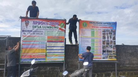 Album : Pemasangan spanduk APBDes dan Realisasi 